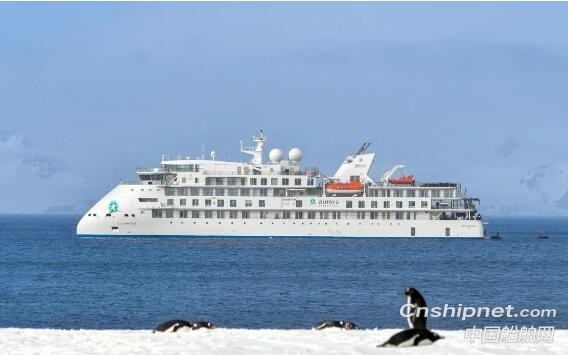 招商工业极地探险邮轮4号船“海洋探险号”下水
