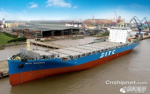 新扬子江造船第5条2400TEU集装箱船交付