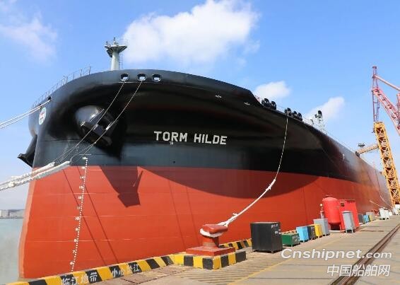 广船国际11.4万吨成品油/原油船首制船点火开工