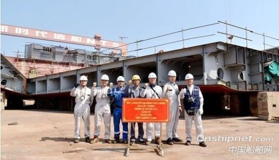 新时代造船2艘208000吨散货船船体进坞合拢