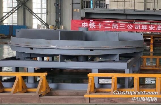 武汉船机万吨级转体球铰通过出厂验收