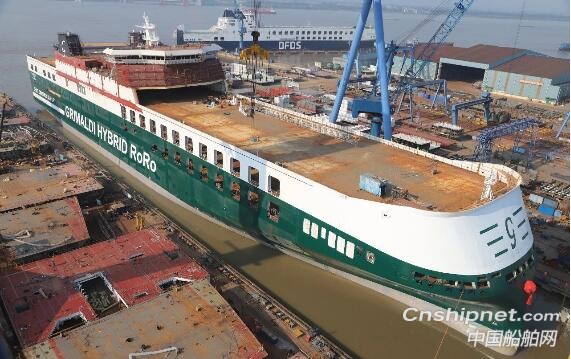 金陵船舶第四艘7800米车道滚装船顺利出坞