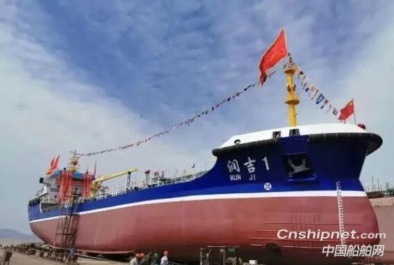 浙江自贸试验区船用燃料供油“舟山船型”首制船正式投运