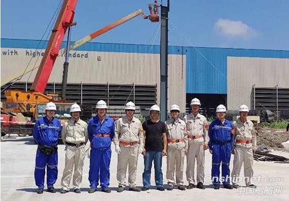 外高桥海工预舾装风雨棚钢结构吊装开工