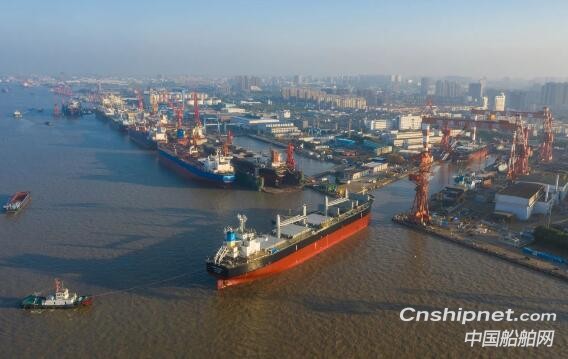 南通中远海运川崎散货船“NE307”顺利下水