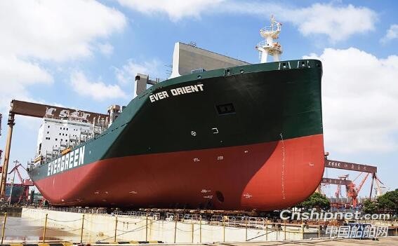 江南造船2500TEU集装箱船如期下水