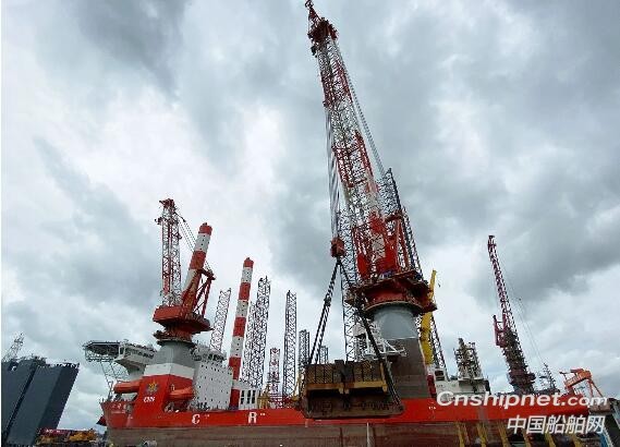 振华重工两台绕桩式起重机顺利交付