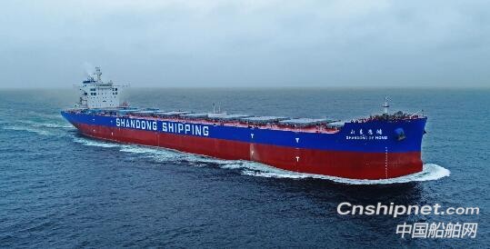 上海外高桥造船18万吨散货船“山东德鸿”轮命名交付