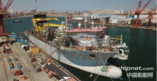 大连中远海运18000立方米耙吸式挖泥船顺利完成玻璃钢管更换