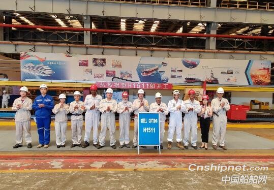 上海外高桥造船2艘11.4万吨阿芙拉成品油轮同日开工