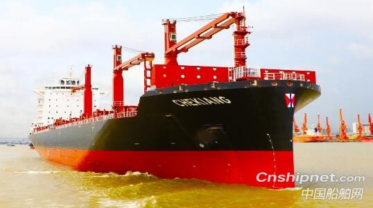 黄埔文冲2350TEU经济环保型绿色集装船3#船顺利交付