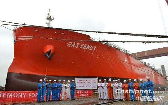 江南造船3号船坞实现“三船出坞，一半船、一环段起浮”节点