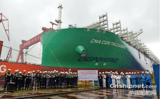 江南造船3号船坞实现“三船出坞，一半船、一环段起浮”节点