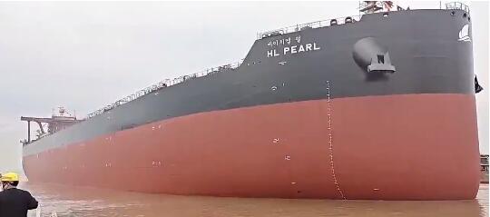 新时代造船2艘208000吨散货船相继下水