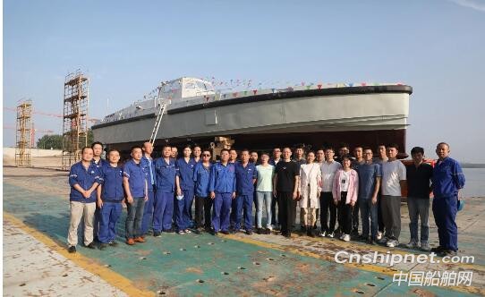 武船集团“海霹雳”无人艇顺利下水