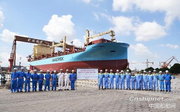 江南造船2200TEU支线型系列集装箱船首制船顺利下水
